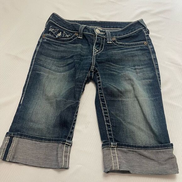 TRUE RELIGION SOPHIE SHORTS BERMUDA CUFF DENIM BLUE JEANS 26 POCKETS EUC - Picture 1 of 8